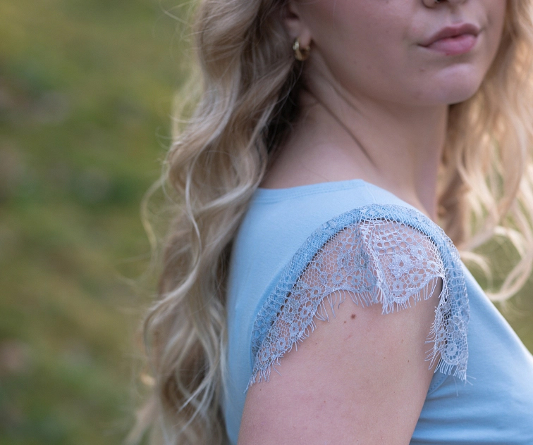 Trička s krajkovým rukávkem